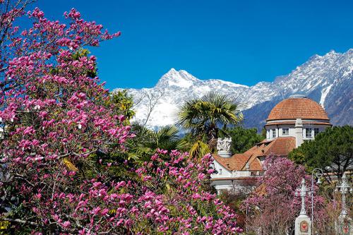 Kurhaus Meran im Frühling