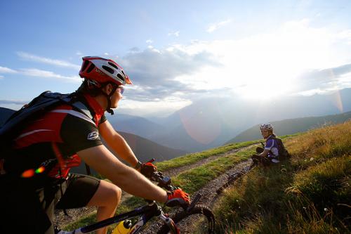 Mountain-bike nella zona turistica dell’Hirzer