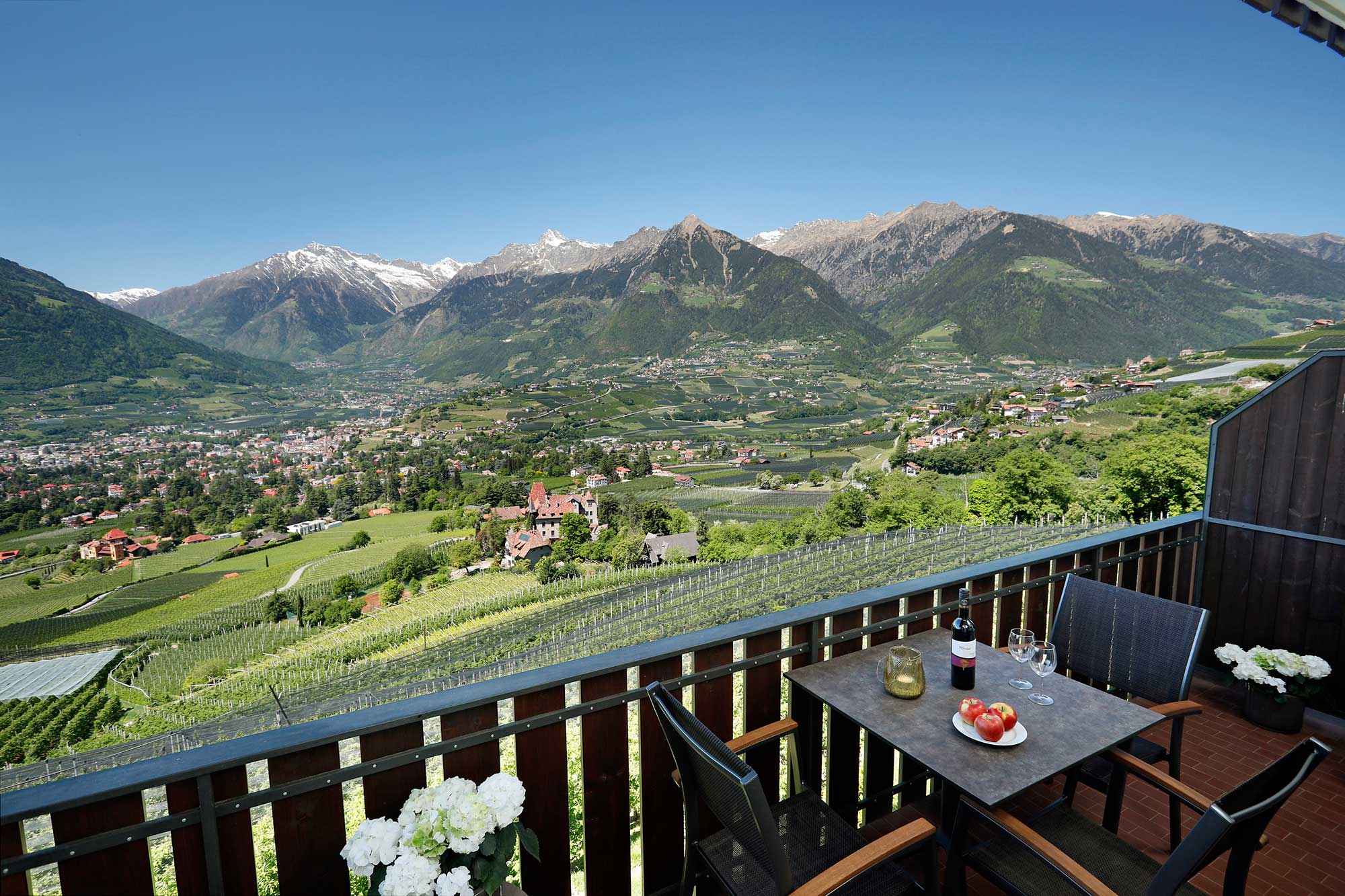 Traumhaftes Panorama über die Kurstadt Meran