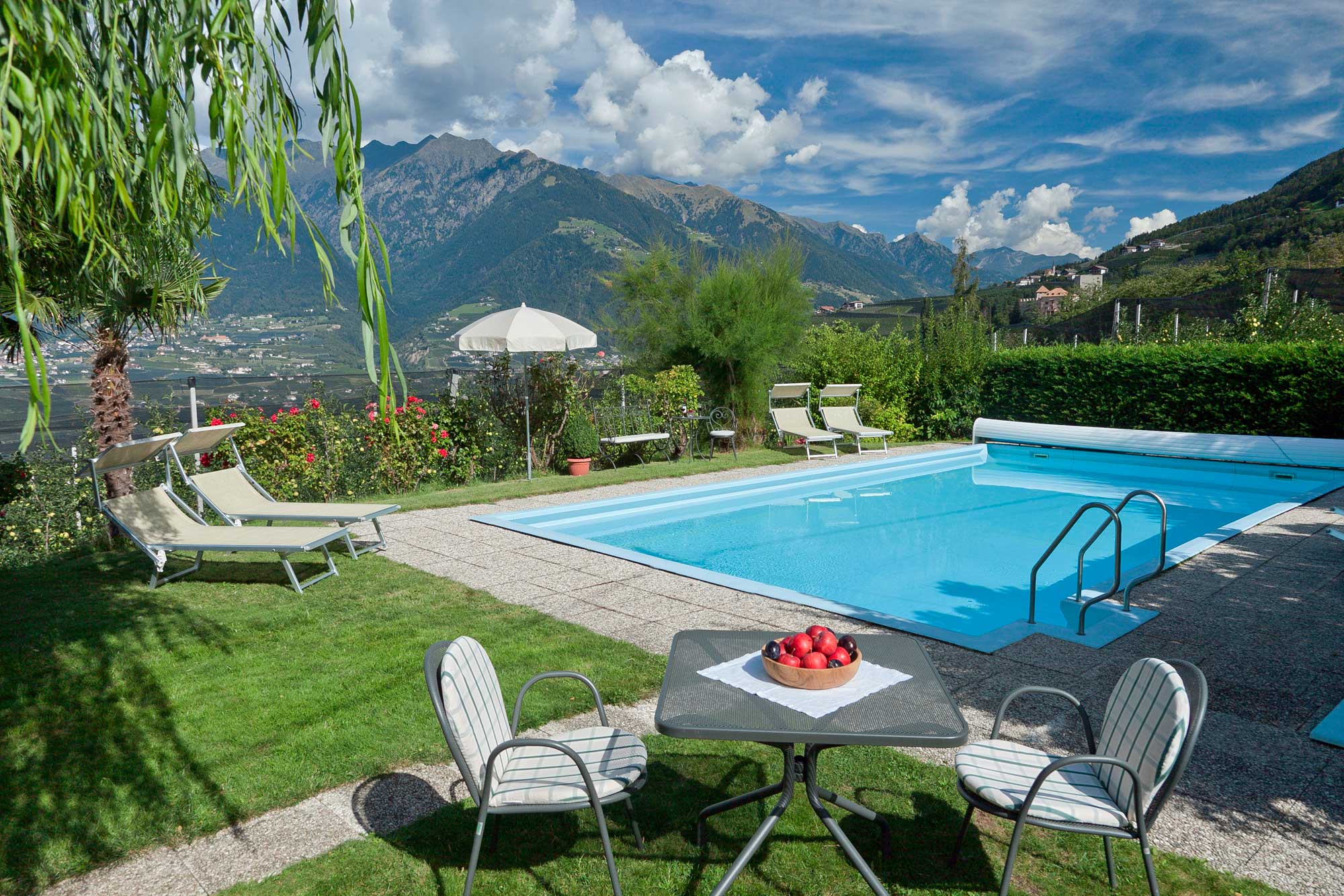 Alloggio con piscina in posizione tranquilla a Merano